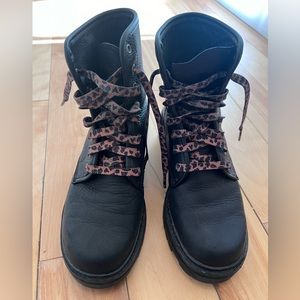 Roots black leather boots size 6.5